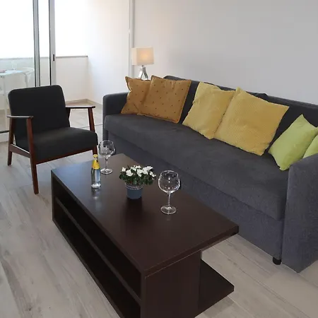 Avo Lucy By Interhome *